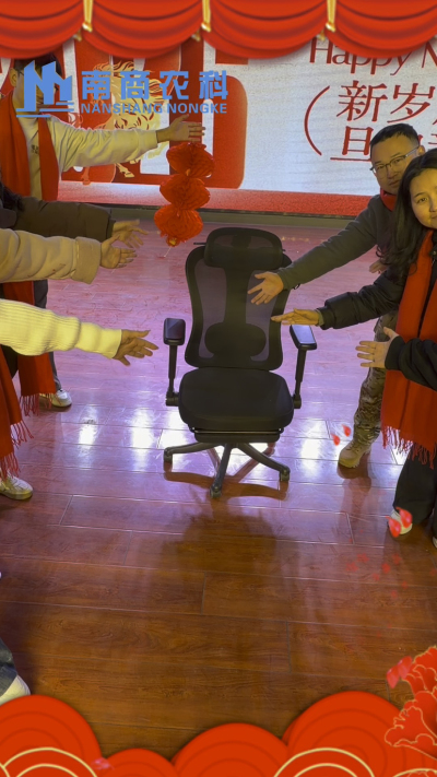 🎇 元旦快乐，温暖相伴 🎇时光匆匆，感恩 2025 年每一份支持与陪伴！从猪场到工厂，南商农科的成长，离不开每一位合作伙伴与家人的信赖！2026 年，我们将继续以贴心服务和硬核设备，陪您一路前行，养殖